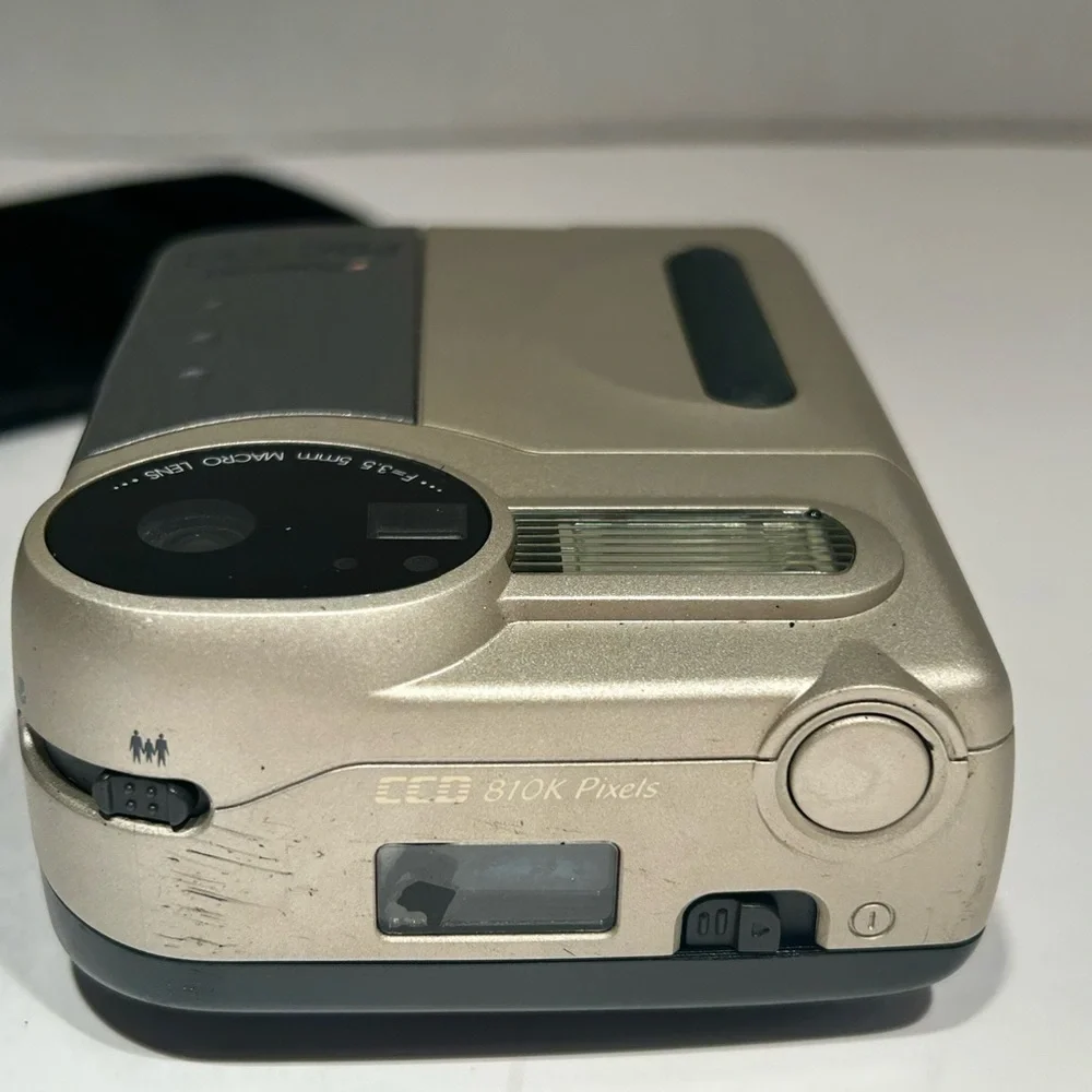 Polaroid PDC 700 Hand Held Camera 5mm Macro Lens Untested/ Missing Charger